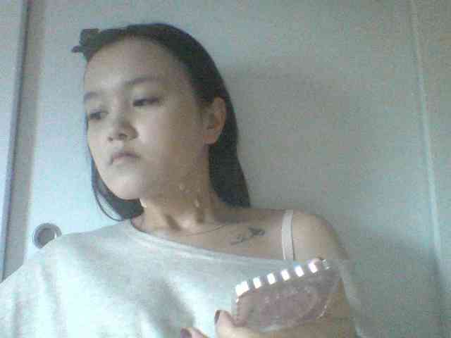 Alina-2k webcam