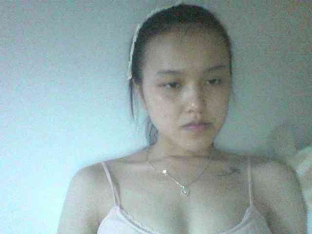 Alina-2k webcam