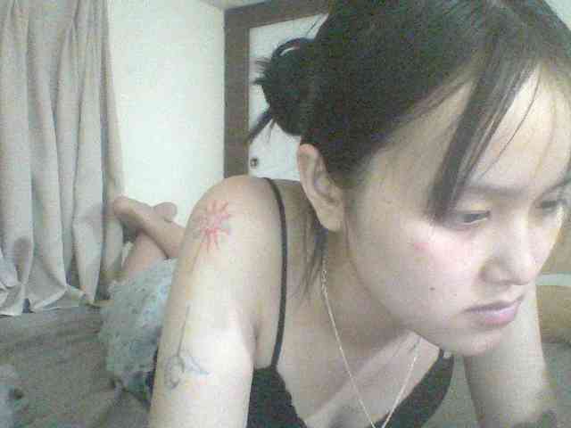 Alina-2k webcam