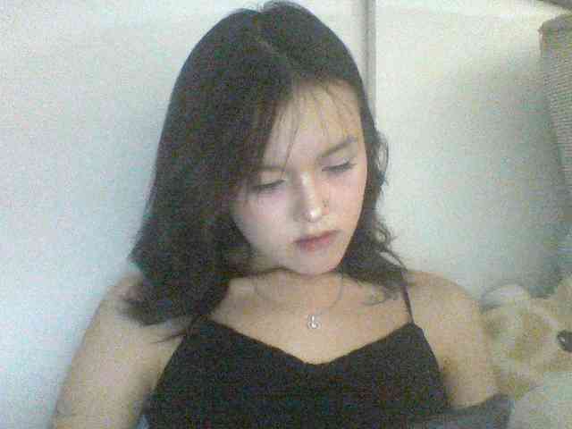 Alina-2k webcam