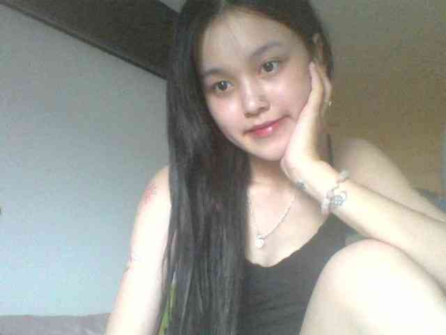 Alina-2k webcam