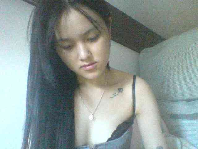 Alina-2k webcam