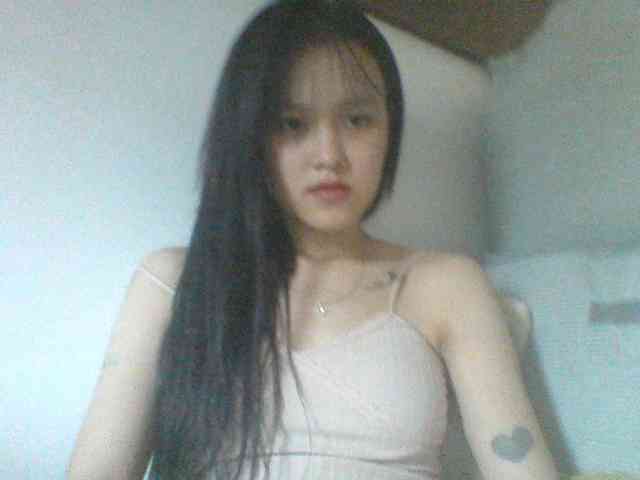 Alina-2k webcam