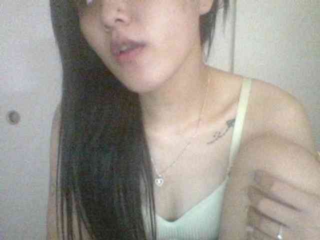 Alina-2k webcam