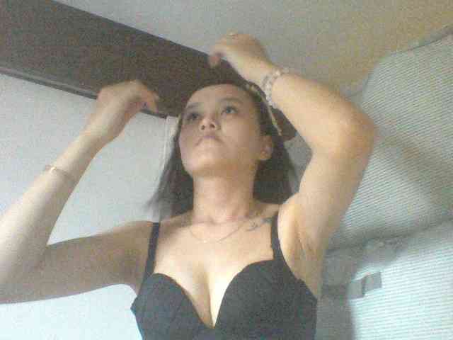Alina-2k webcam