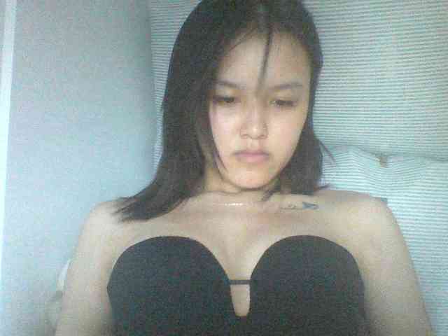 Alina-2k webcam