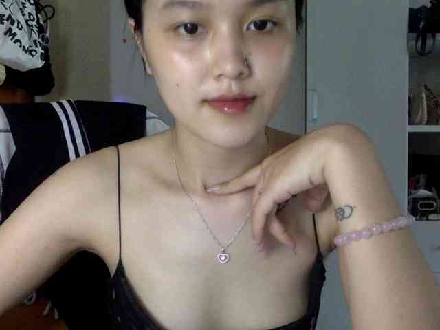 Alina-2k webcam