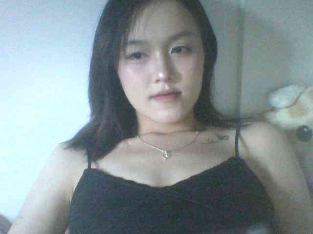 Alina-2k webcam
