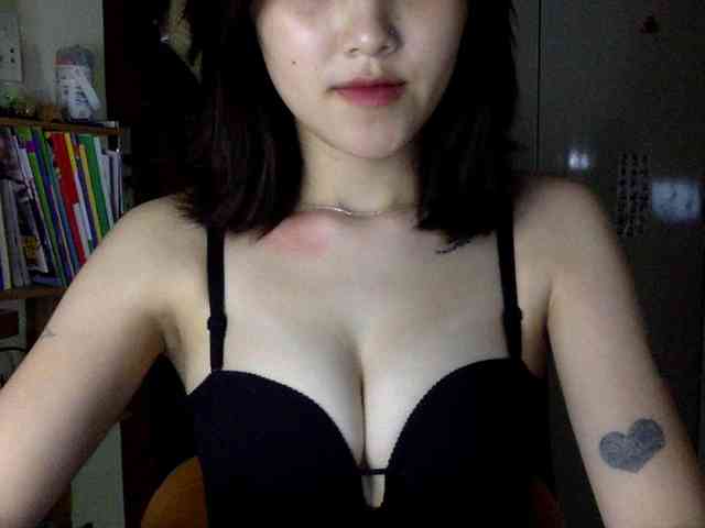 Alina-2k webcam