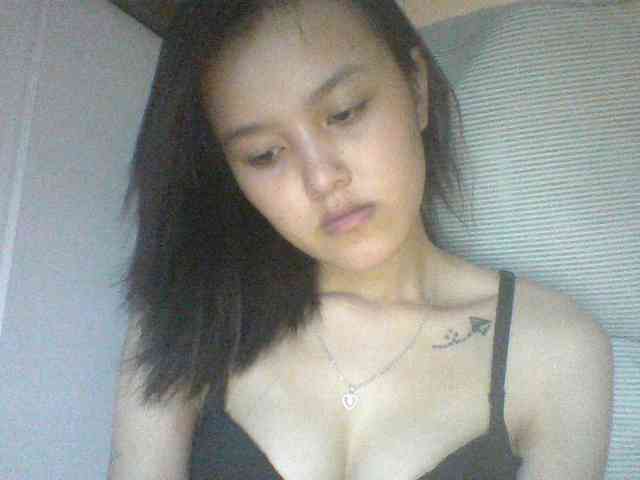 Alina-2k webcam