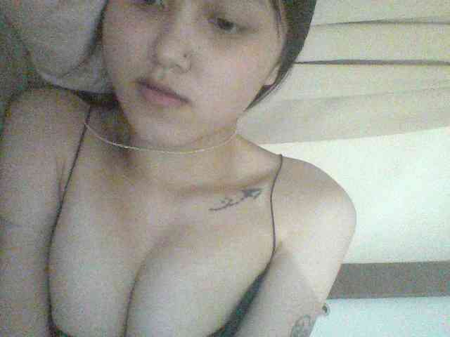 Alina-2k webcam