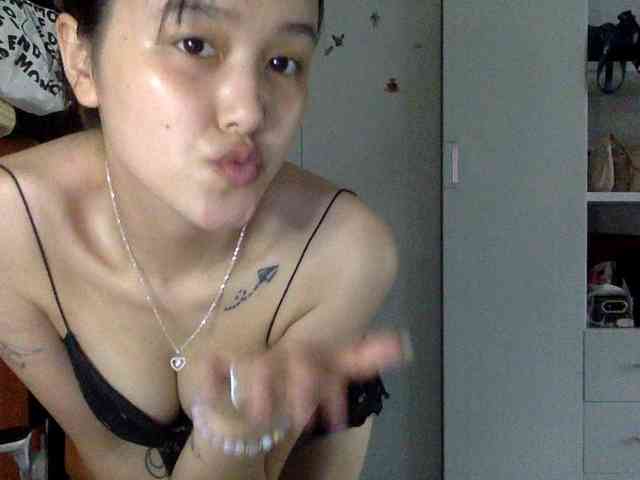 Alina-2k webcam