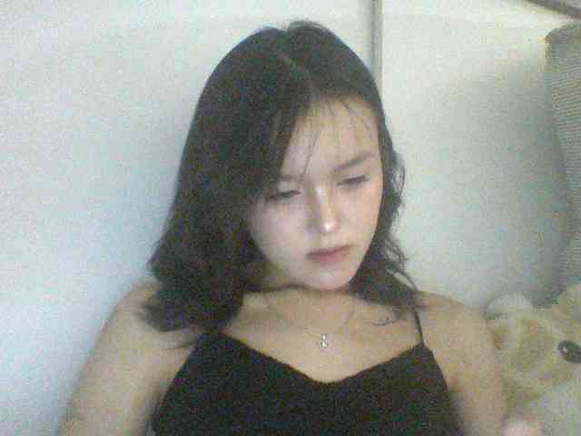 Alina-2k webcam