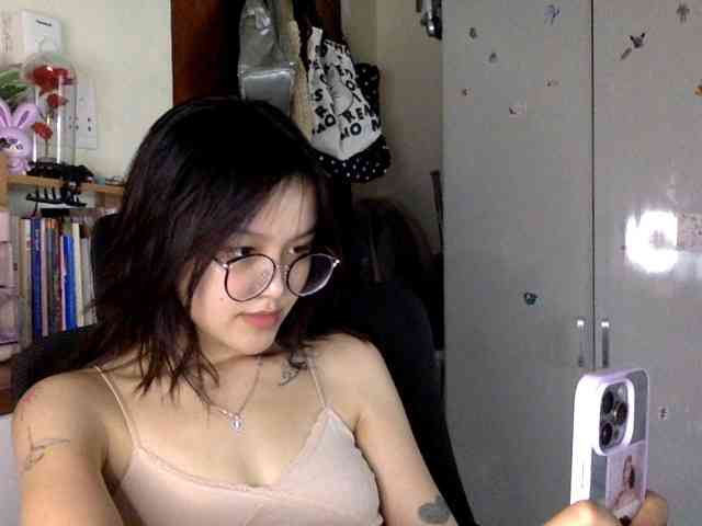 Alina-2k webcam