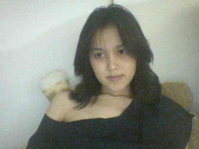 Alina-2k webcam