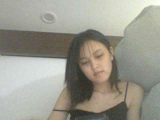 Alina-2k webcam