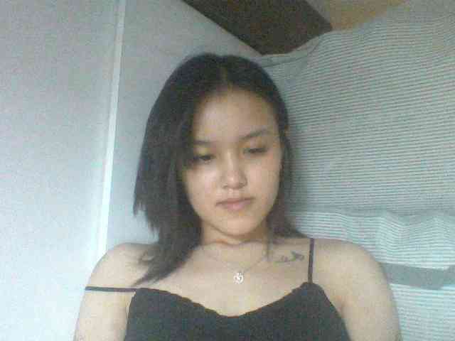 Alina-2k webcam