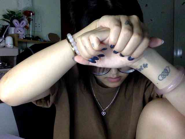 Alina-2k webcam