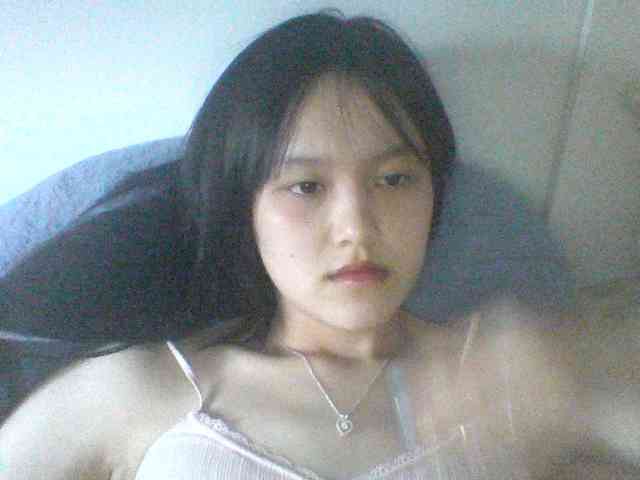 Alina-2k webcam