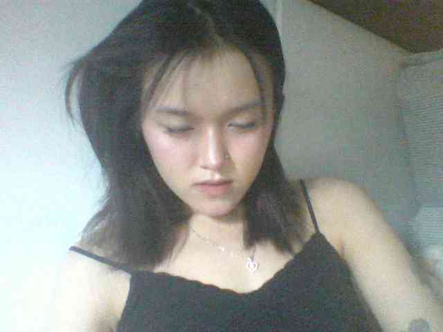 Alina-2k webcam