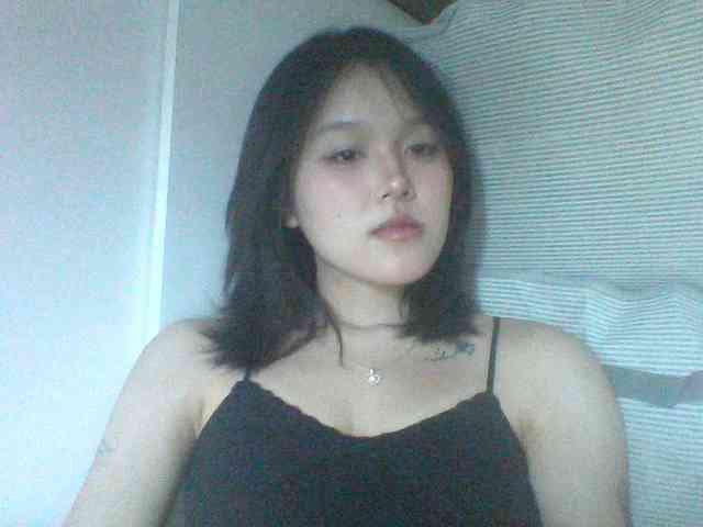 Alina-2k webcam