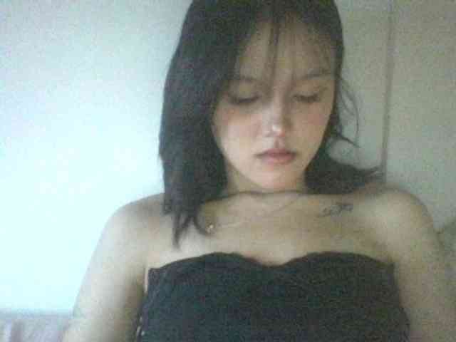 Alina-2k webcam
