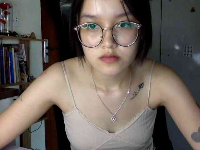 Alina-2k webcam