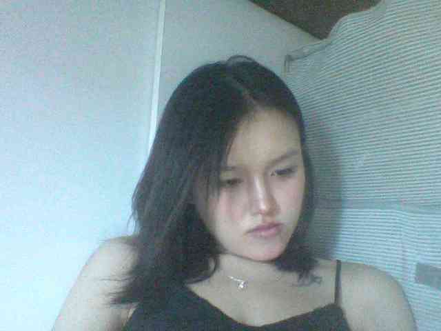 Alina-2k webcam