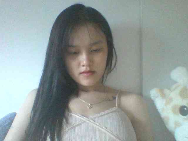 Alina-2k webcam