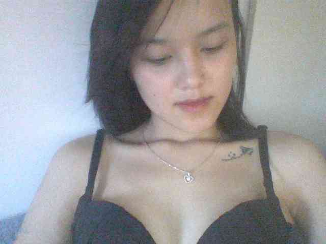 Alina-2k webcam