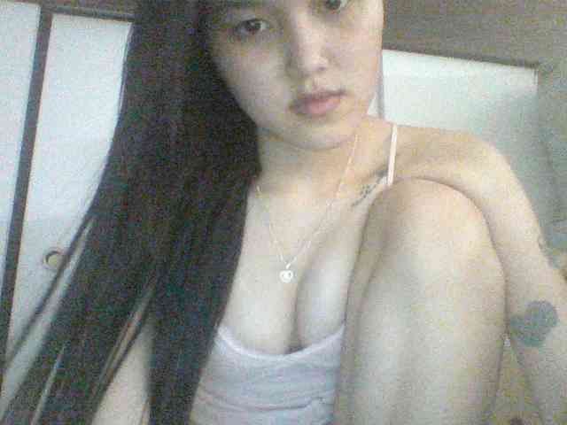 Alina-2k webcam