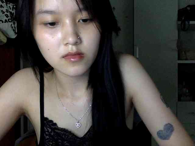 Alina-2k webcam