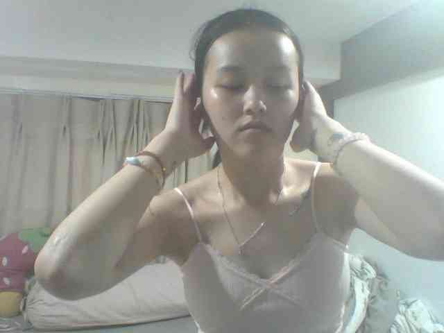Alina-2k webcam