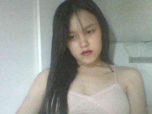 Alina-2k webcam