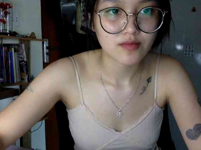 Alina-2k webcam