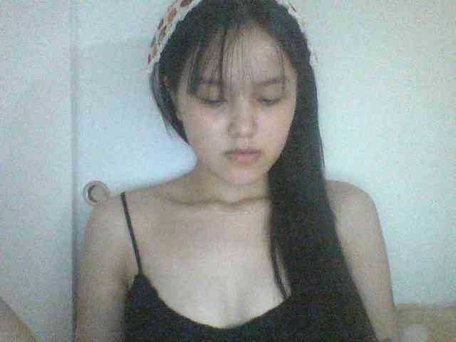 Alina-2k webcam