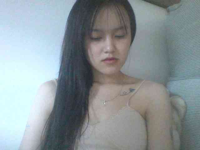Alina-2k webcam