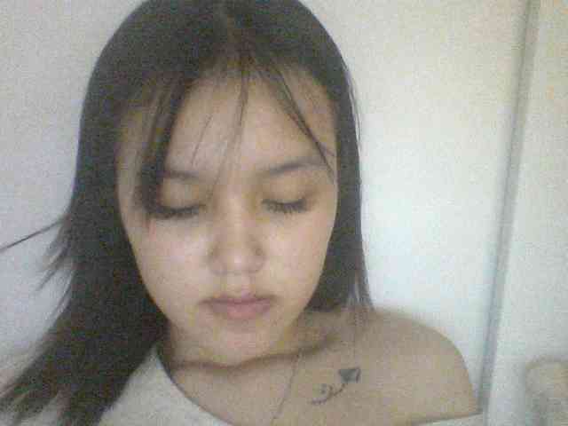 Alina-2k webcam