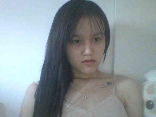 Alina-2k webcam