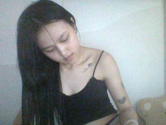 Alina-2k webcam