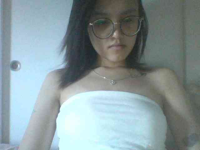 Alina-2k webcam