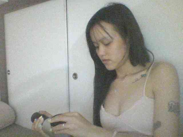 Alina-2k webcam