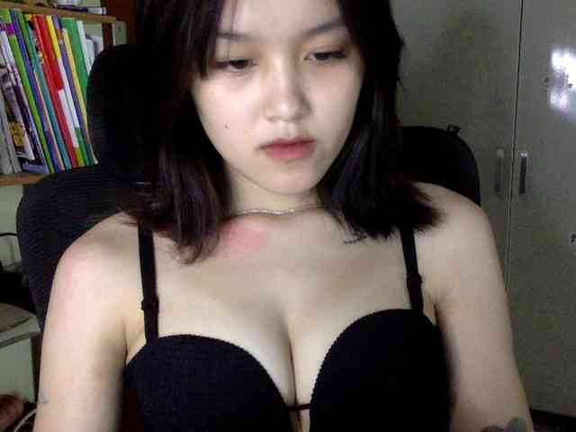 Alina-2k webcam