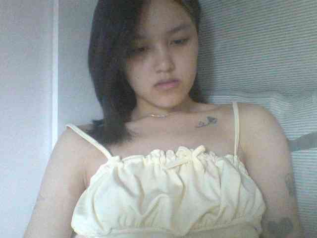 Alina-2k webcam