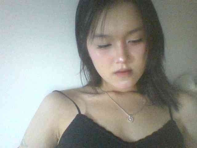 Alina-2k webcam