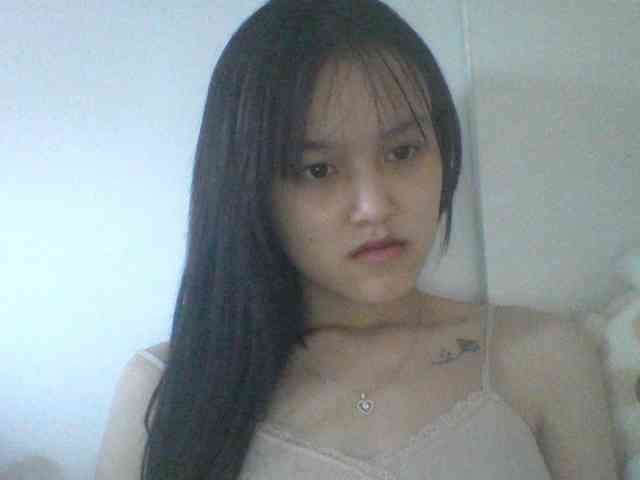 Alina-2k webcam