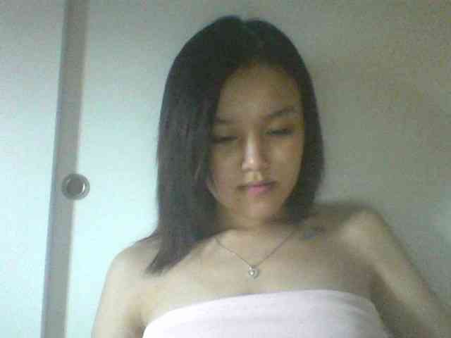 Alina-2k webcam