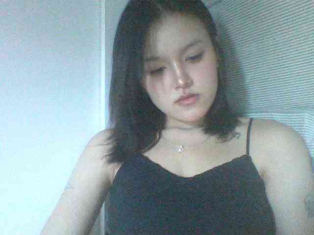 Alina-2k webcam