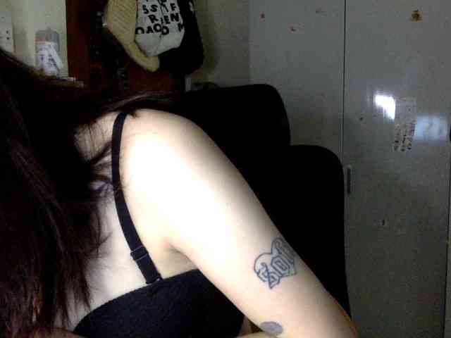 Alina-2k webcam