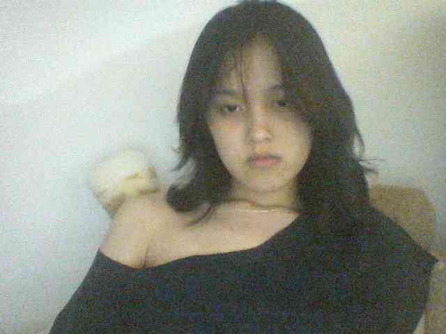 Alina-2k webcam